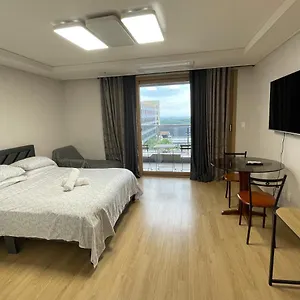 Aparthotel Spacious Luxury W/ Kitchen Beside Hilton Clark D'heights, Angeles